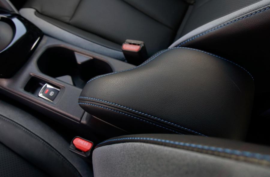 Детали интерьера Nissan Leaf e+ 2019 года  (NA) (фото 10 из 20)